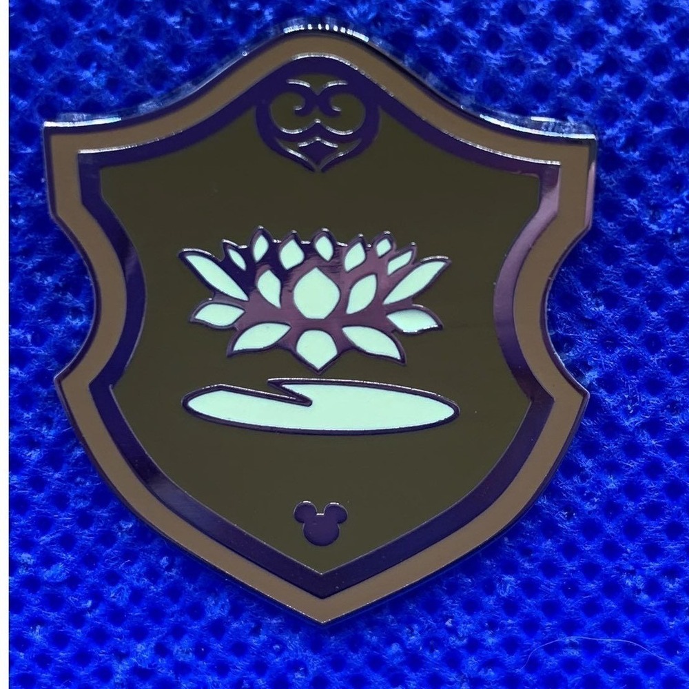 Tiana Princess and Frog Disney pin Princess Crests Hidden Mickey Lotus Blossom